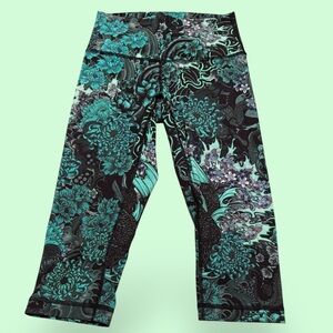 Lululemon Floral Patterned Cropped Leggings